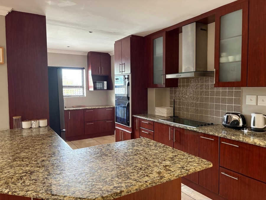 To Let 6 Bedroom Property for Rent in West Beach Western Cape
